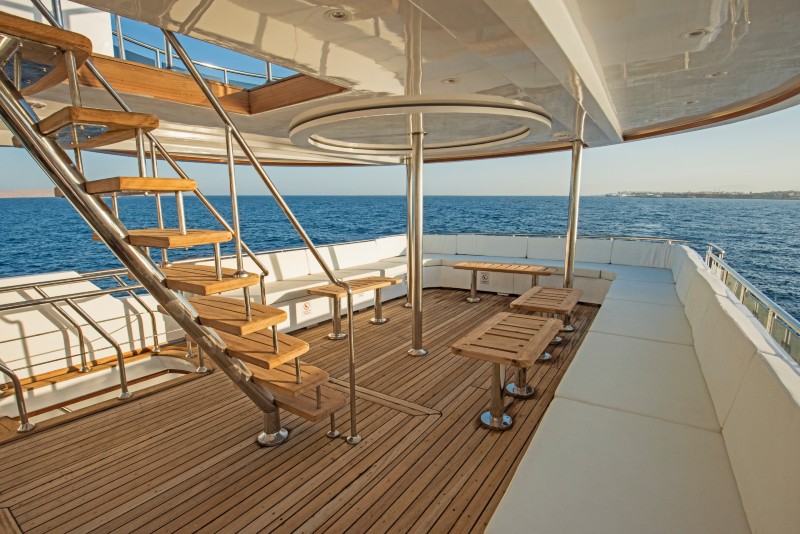 Choosing the Best Boat Flooring For Look, Design and Durability